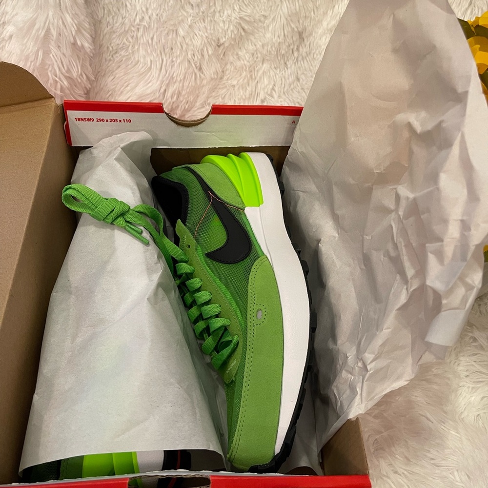 NIKE Waffle One Sneakers size 7Y/ Womens 8/8.5